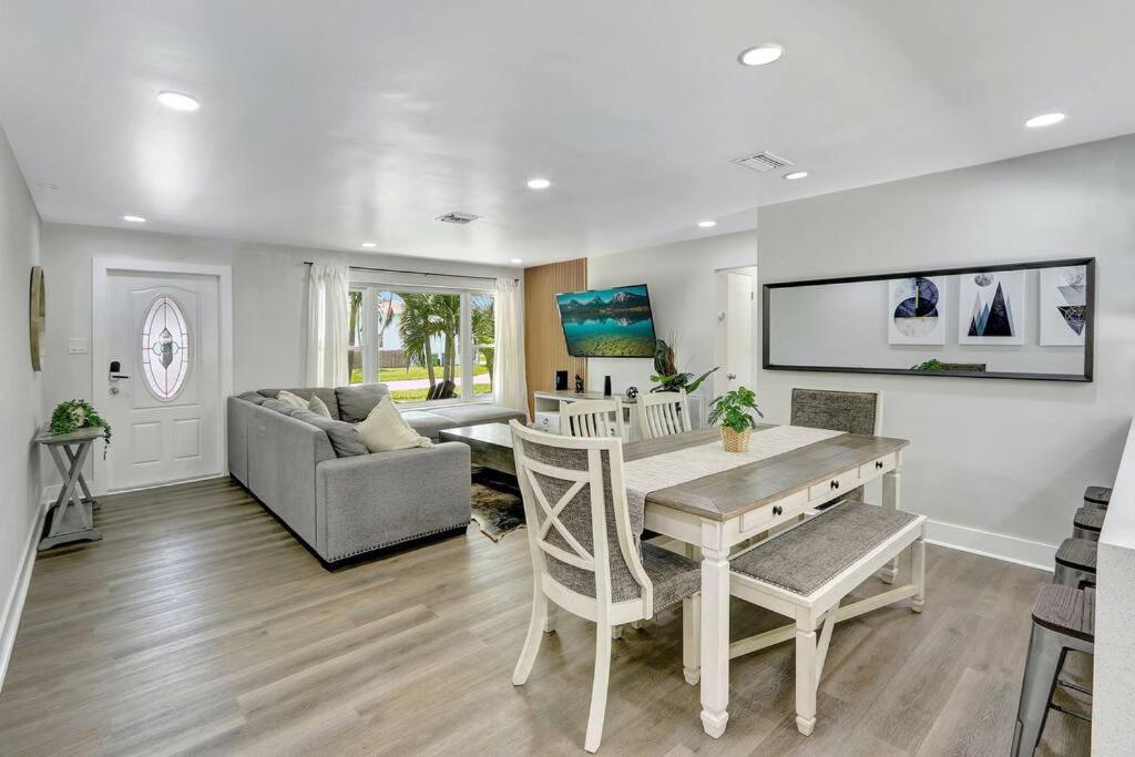Hébergement de vacances 3br 2ba With Pool Near Nightlife And Beach!