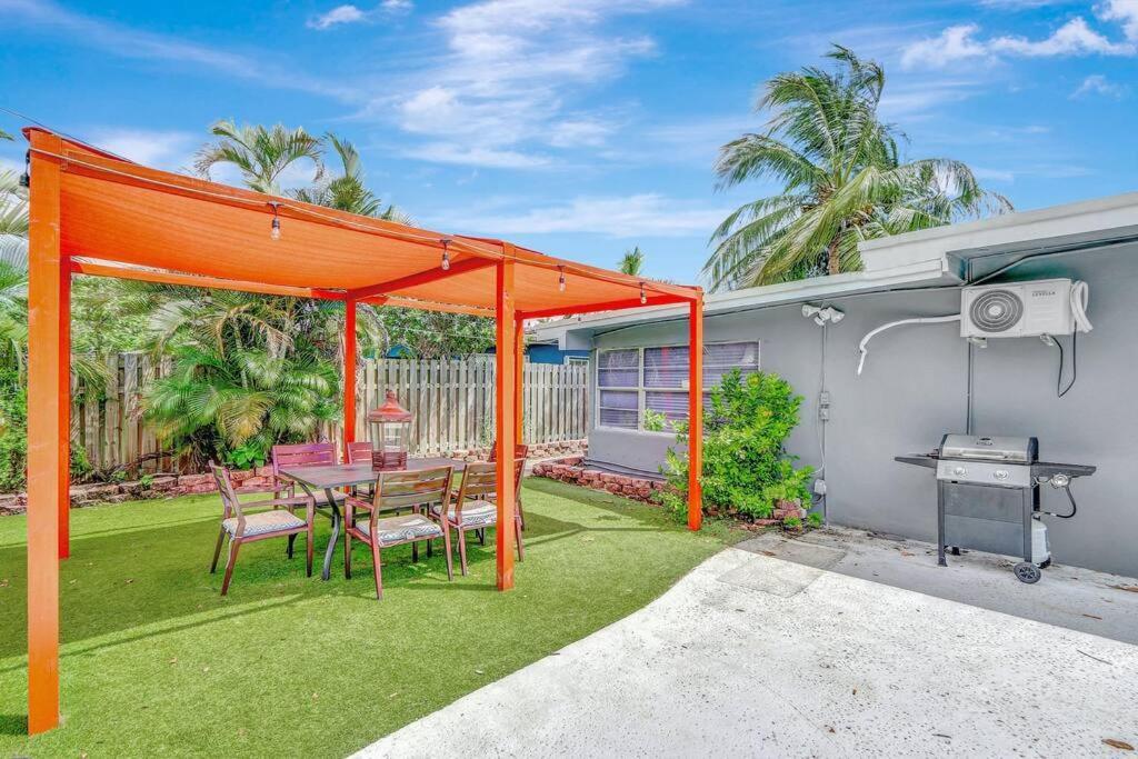 Hébergement de vacances 3br 2ba With Pool Near Nightlife And Beach!